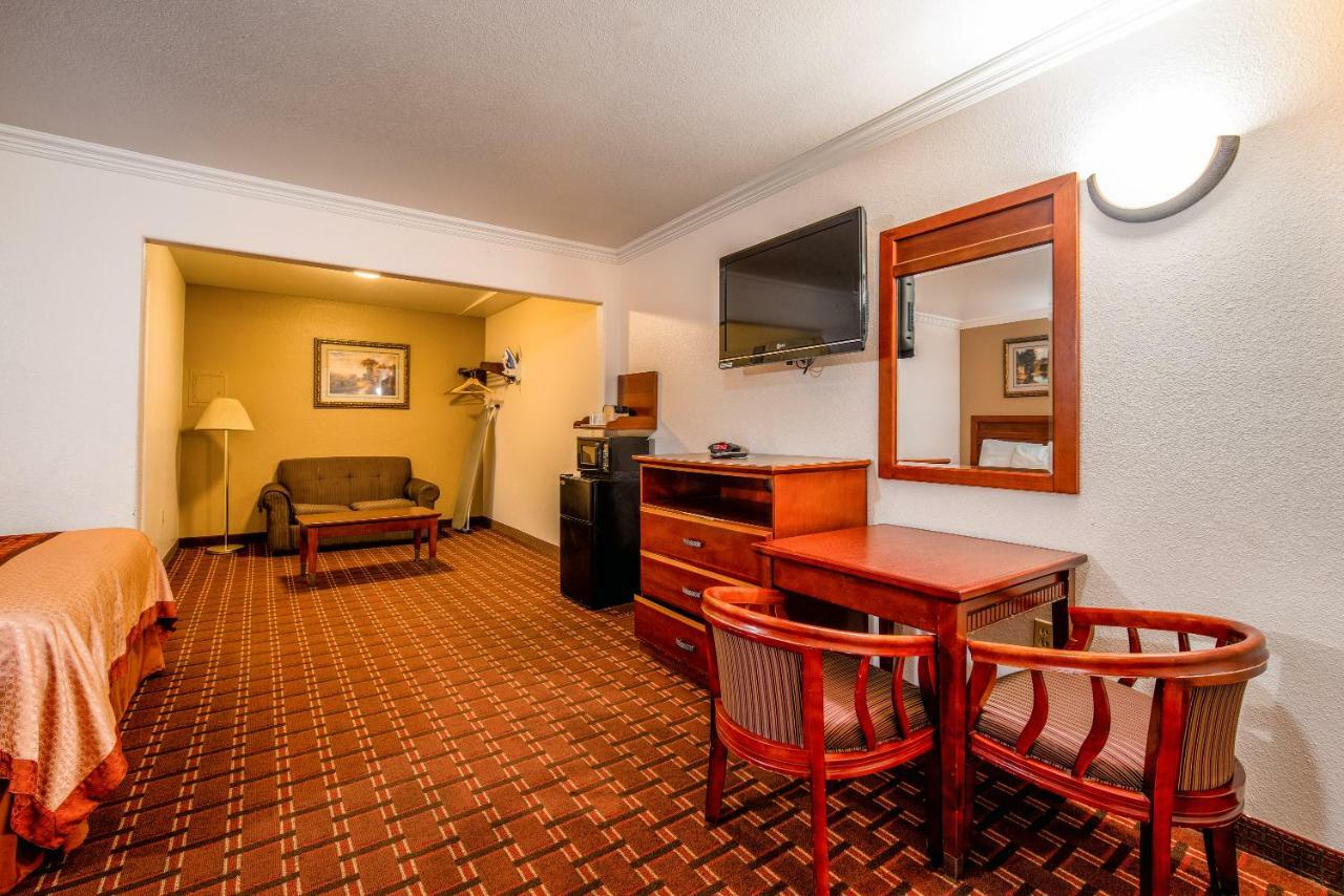 Regency Inn & Suites Downey Dış mekan fotoğraf