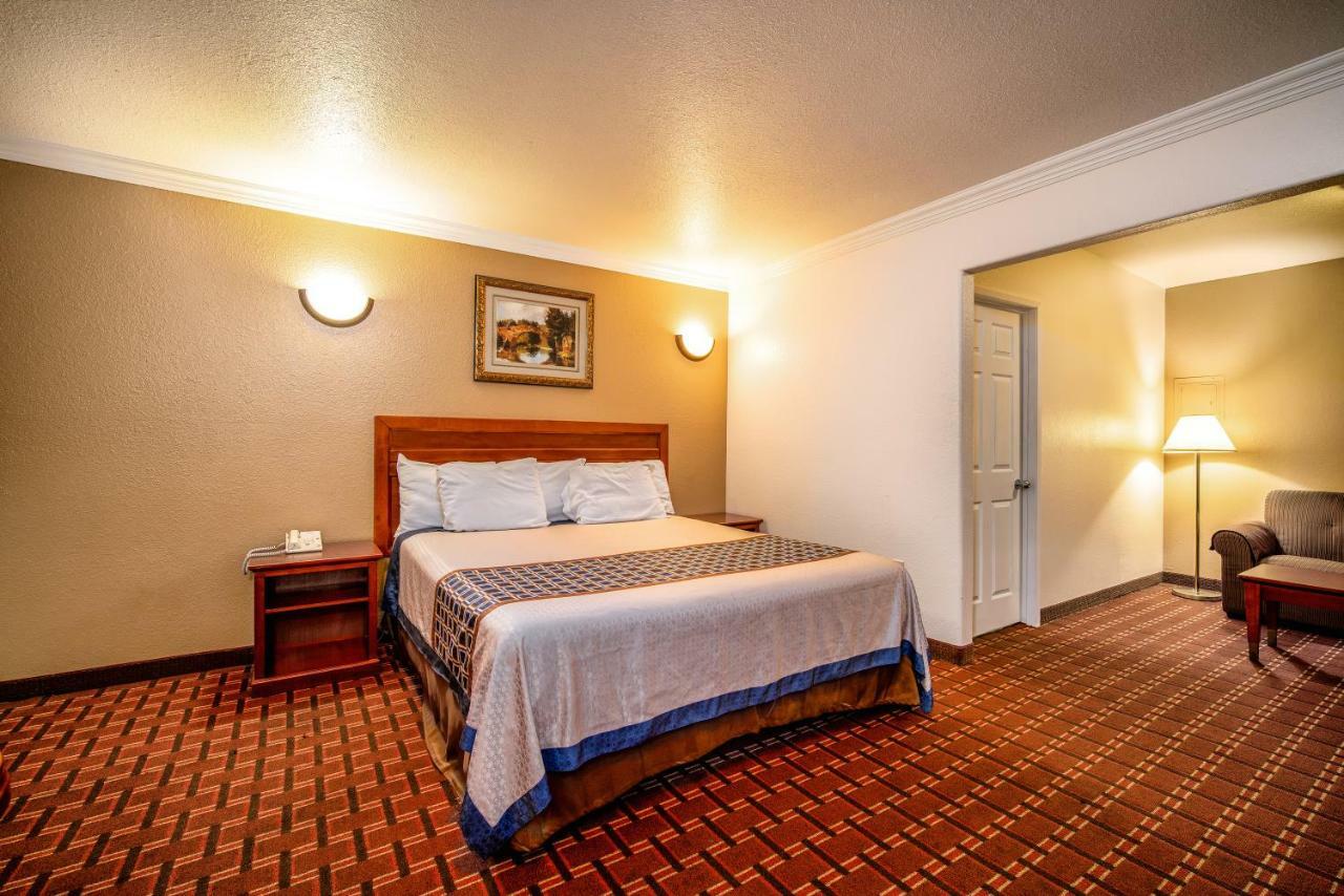 Regency Inn & Suites Downey Dış mekan fotoğraf