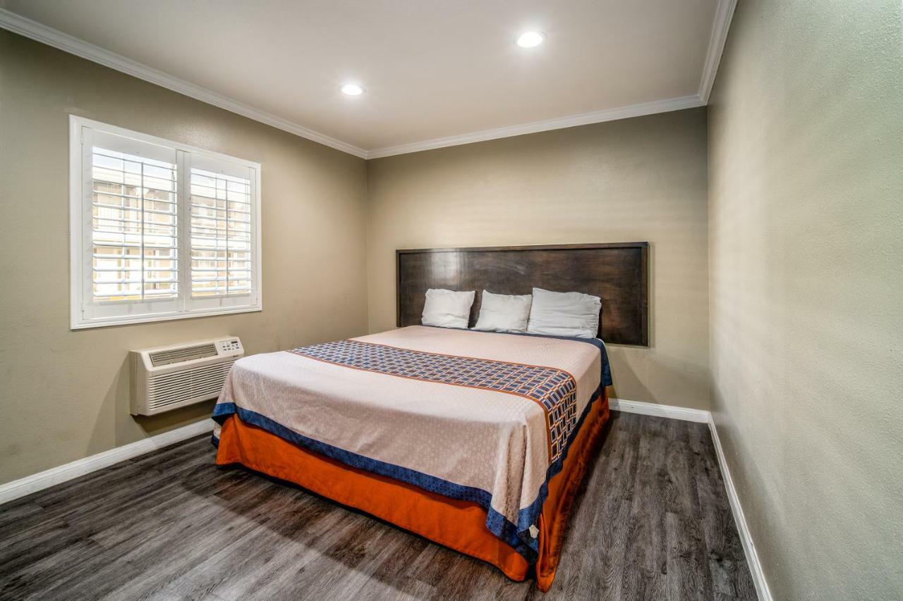 Regency Inn & Suites Downey Dış mekan fotoğraf